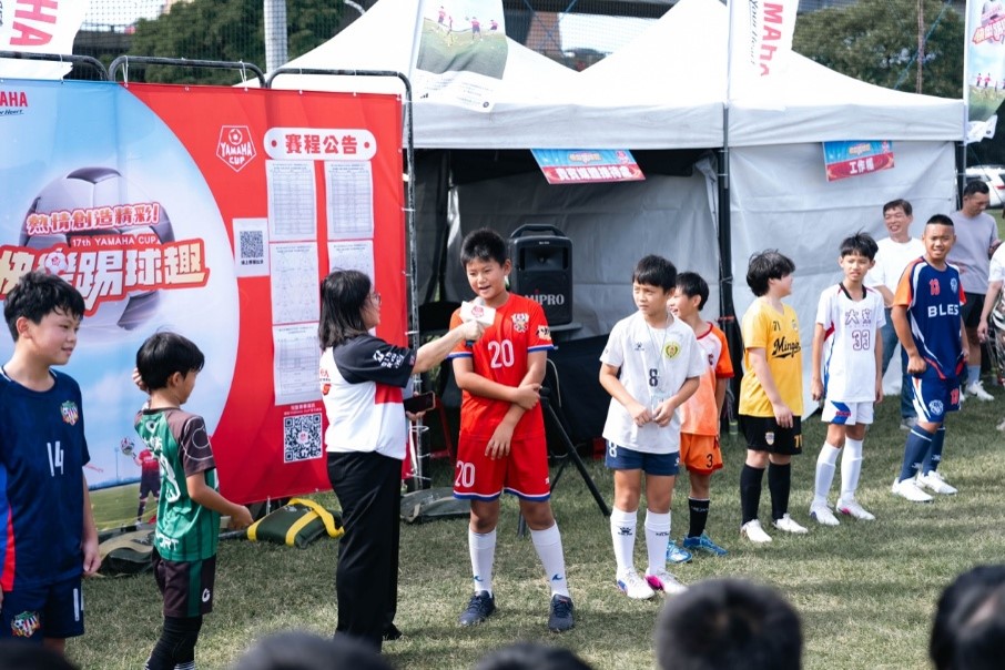 台北站賽事17日登場 全場充滿熱情與精彩瞬間 小球員快樂踢球趣。